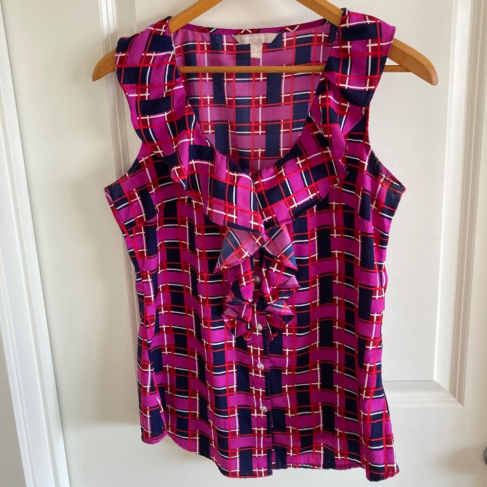 Banana Republic Sleeveless Ruffle Neckline Blouse with Sparkly Buttons Sz SP EUC